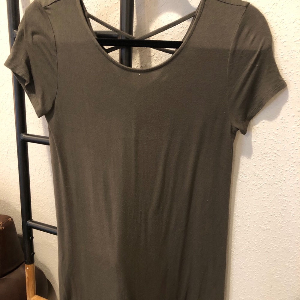 Olive green T-shirt dress ! Cris-cross in the back